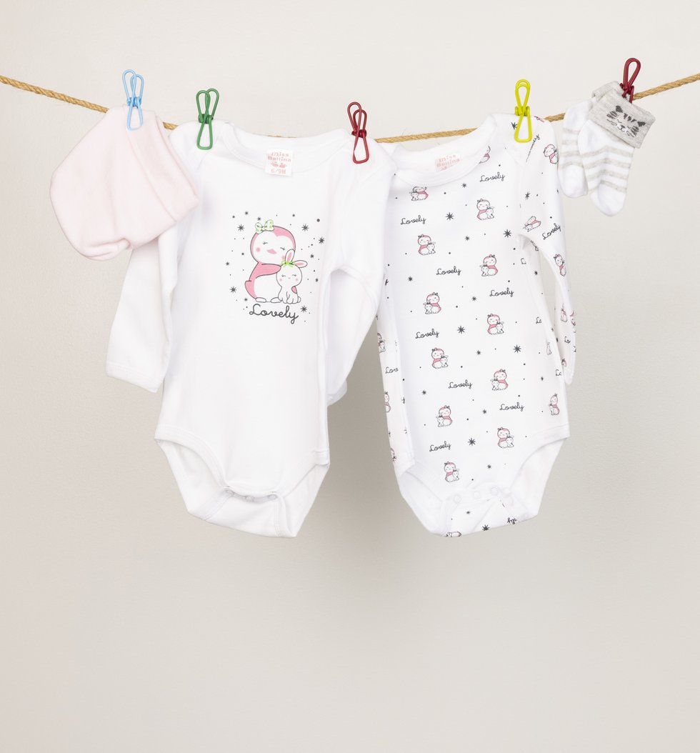 Größen: 0-24 Monate Body 2er Set: € 9,90 Socken 2er Set: € 5,90 Haube: € 9,90