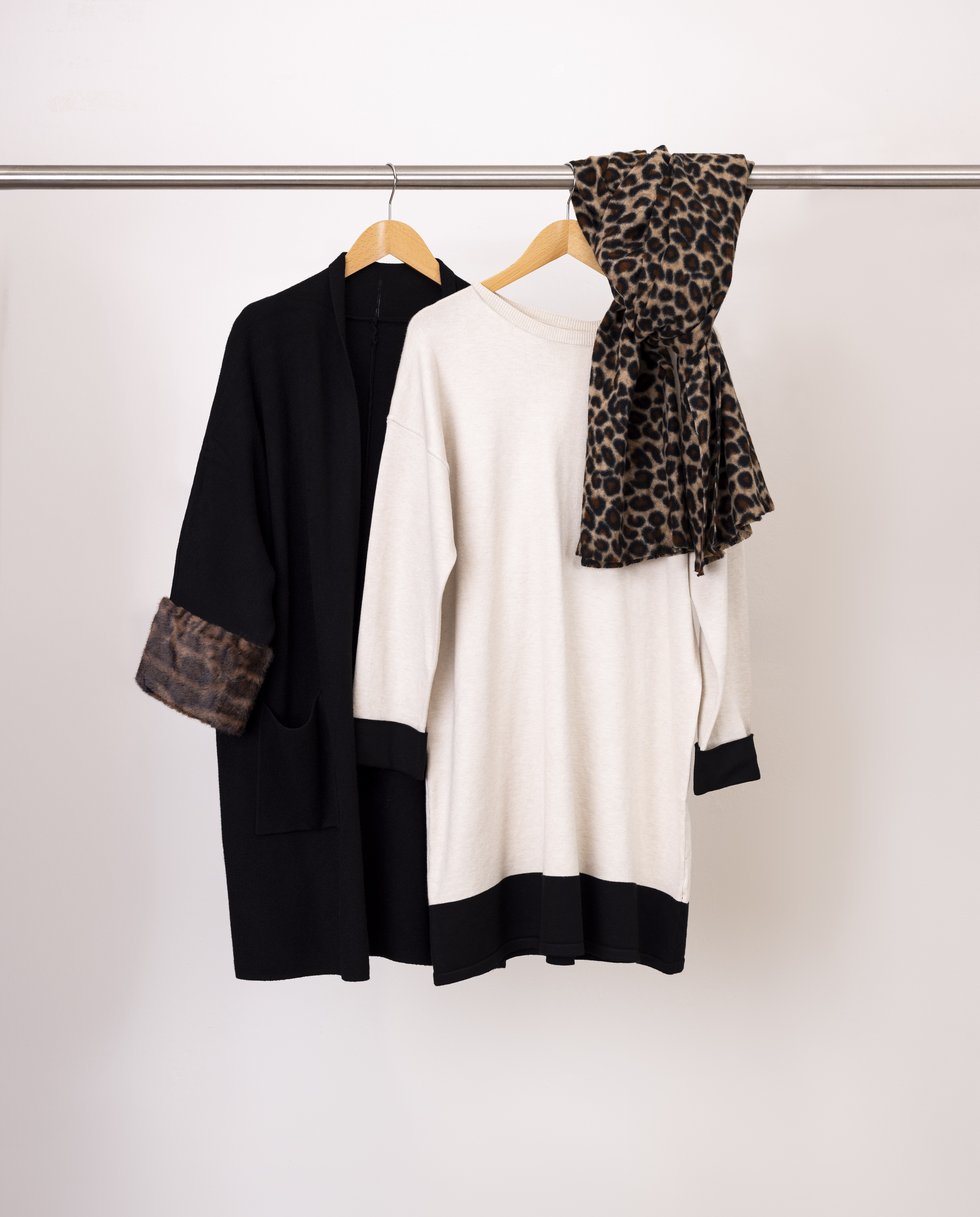 Fioretta Weste: € 99,- Kleid: € 79,- Schal: € 39,-