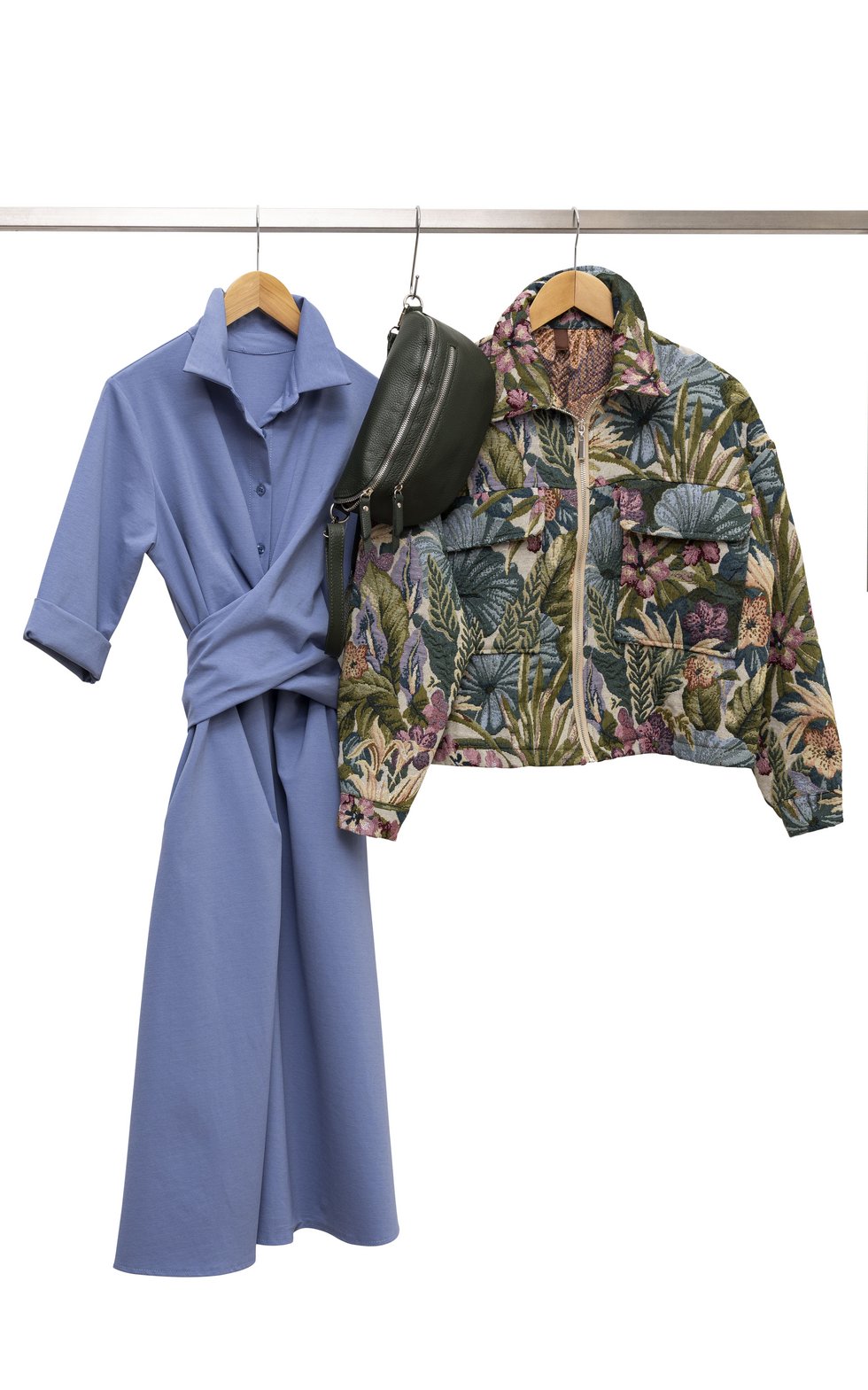 Fioretta Kleid: € 99,- Ledertasche: € 49,- Jacke: € 129,-