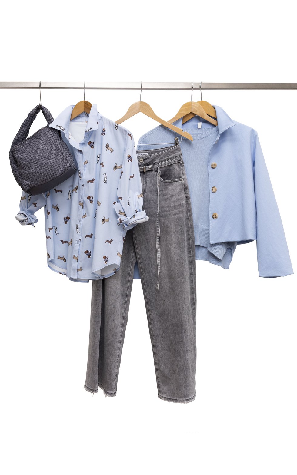 Fioretta Ledertasche: 129,- Bluse: € 69,- Jeans: € 99,- Pulli: € 69,- Jacke: € 99,-