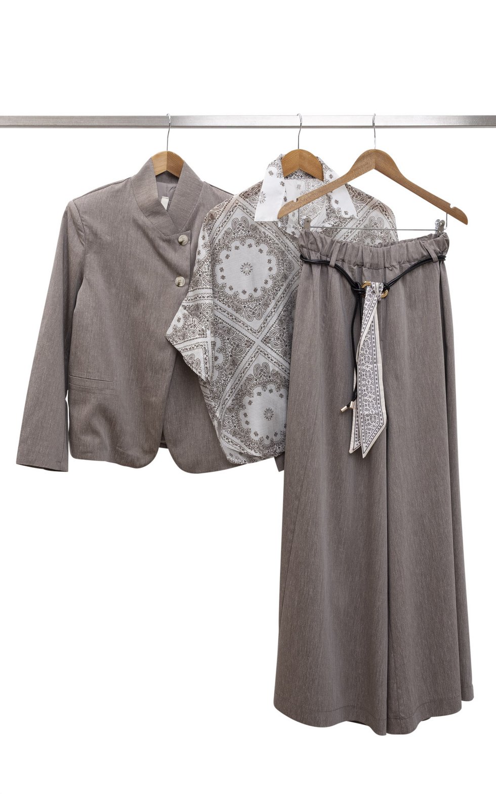 Fioretta Blazer: € 119,- Bluse: € 69,- Hose: € 89,-