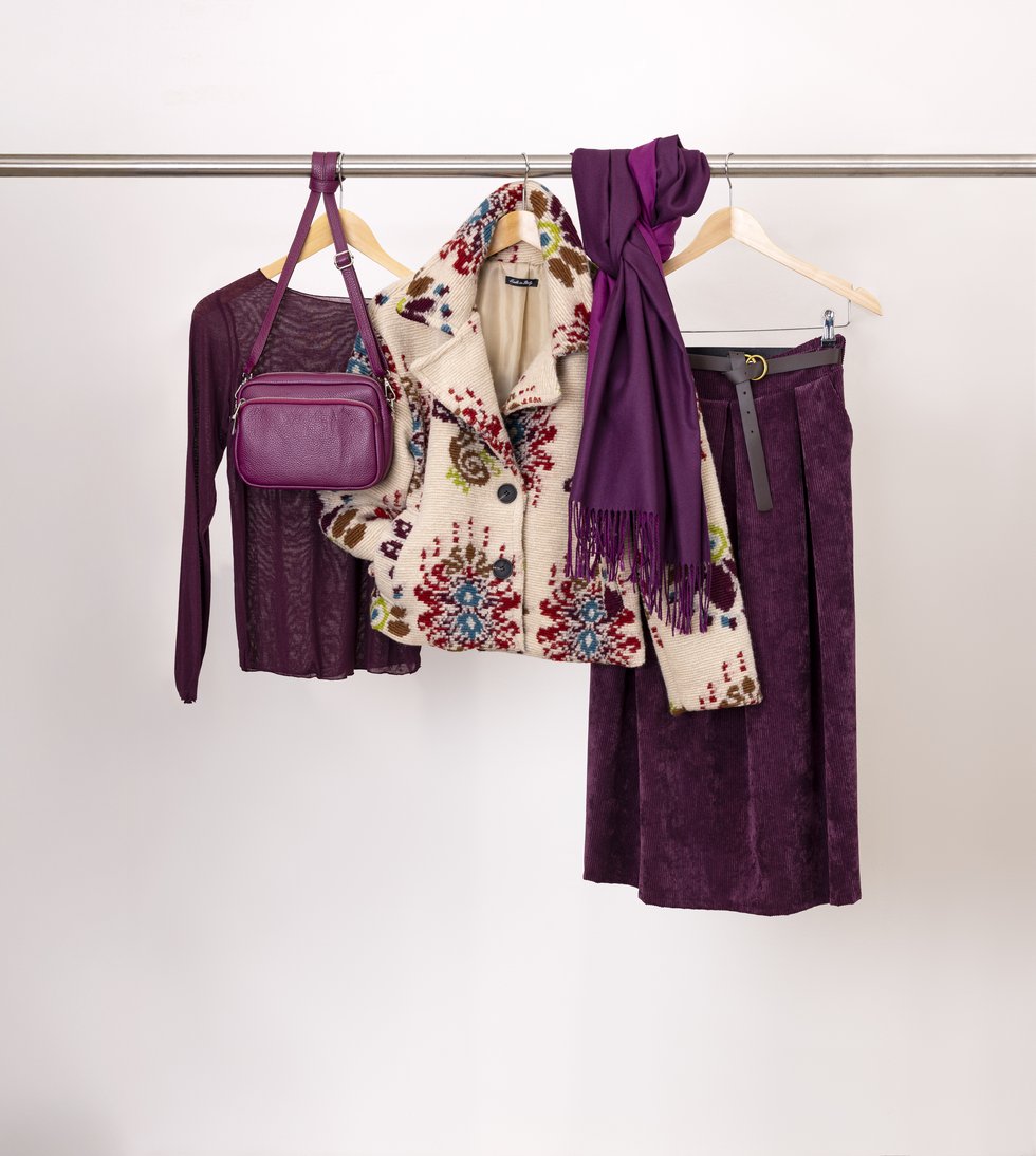 Fioretta Shirt: € 49,- Tasche: € 89,- Jacke: € 129,- Schal: € 39,- Rock: € 79,-