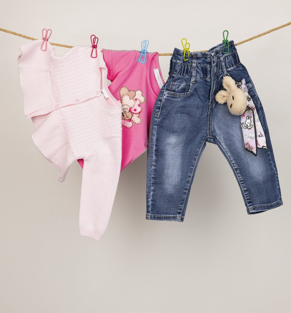 Größen: 6-36 Monate Jeans: € 25,90 Shirt: € 15,90 Weste: 29,90