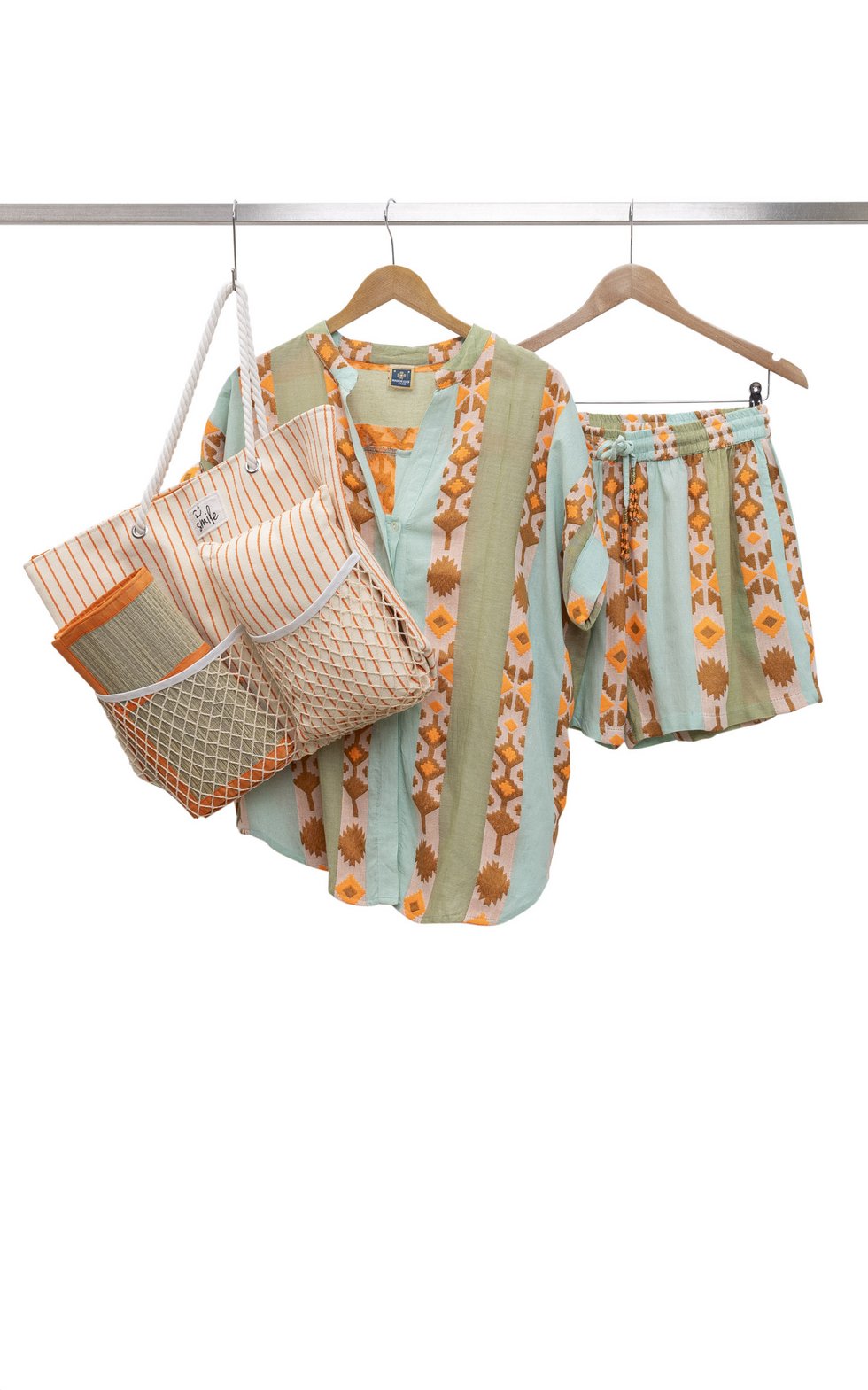 Fioretta Badetasche: € 59,- Hemd: € 59,- Short: € 49,-