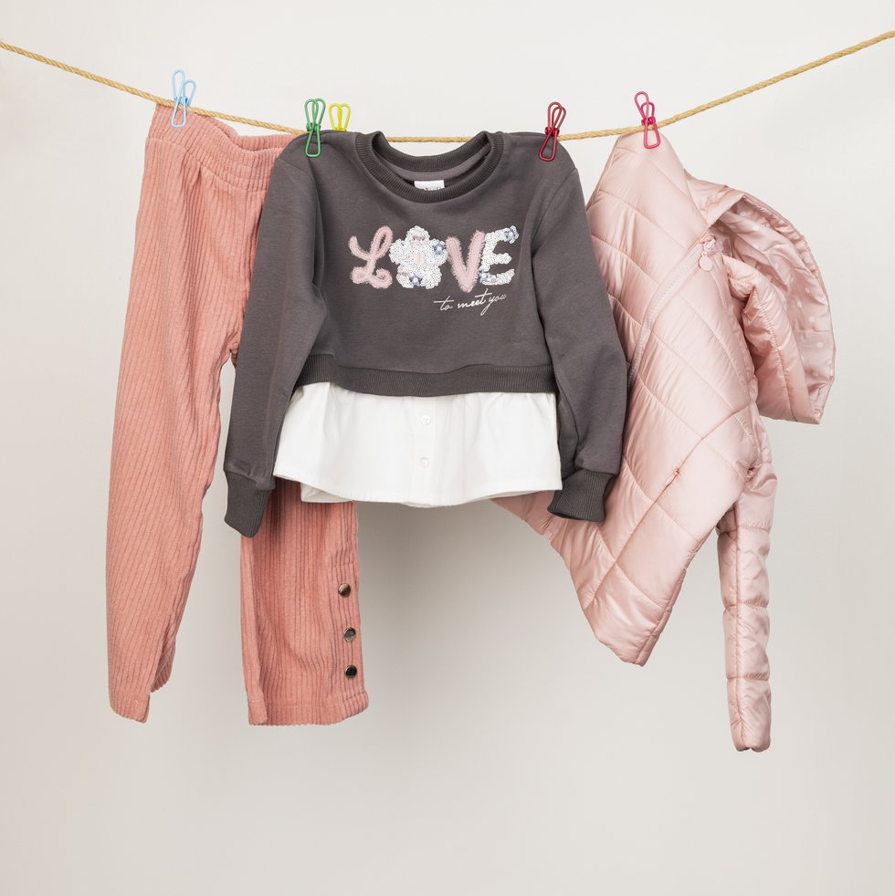 Ab 4 Jahren Hose: € 29,90 Pulli: € 29,90 Jacke: € 49,90