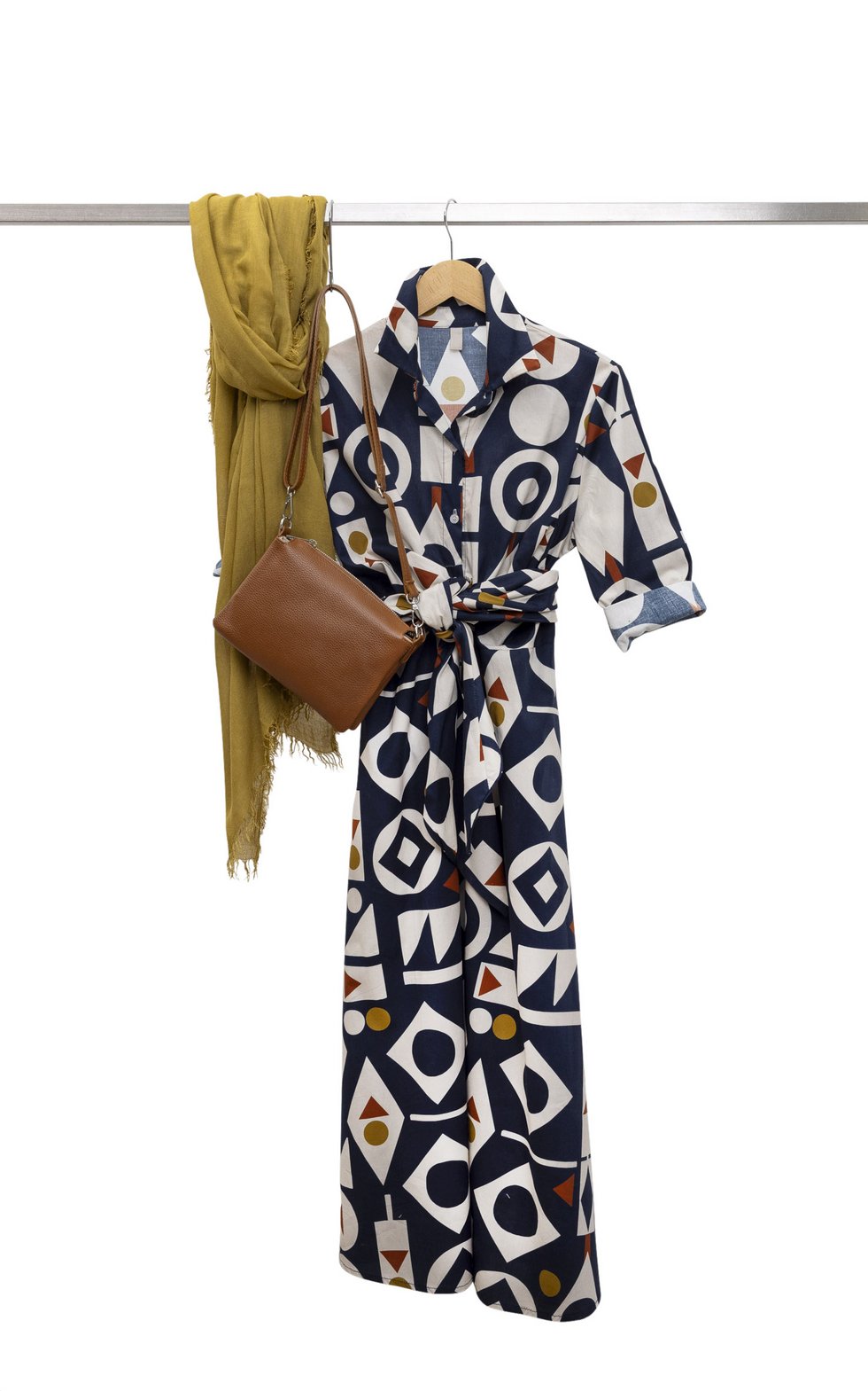 Fioretta Schal: € 29,- Ledertasche: € 89,- Kleid: € 99,-